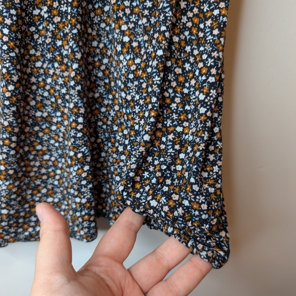 Volcom Women's Small 4/6 Black Floral Peasant Long Sleeve Flowy Top Cottagecore - Picture 4 of 8